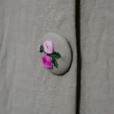 زنانه گلدوزی شده